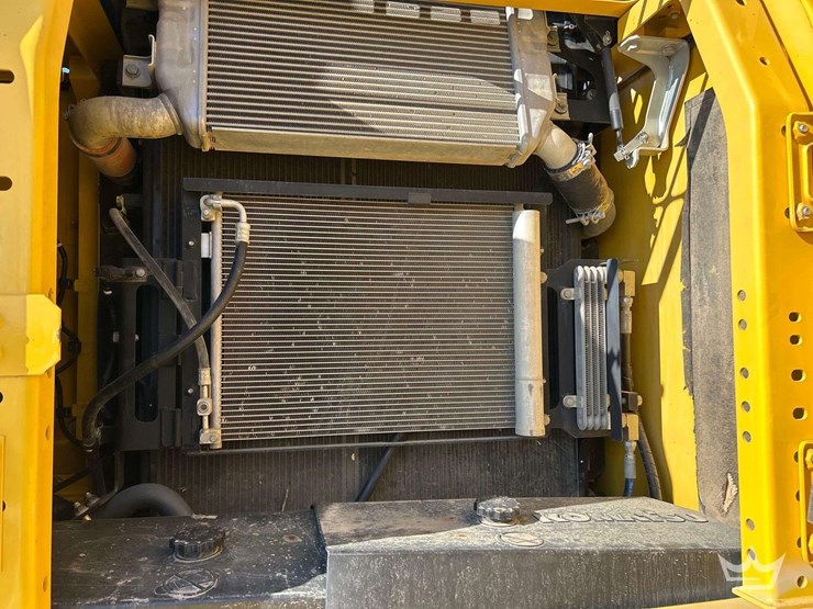 2013-komatsu-pc210-image-8