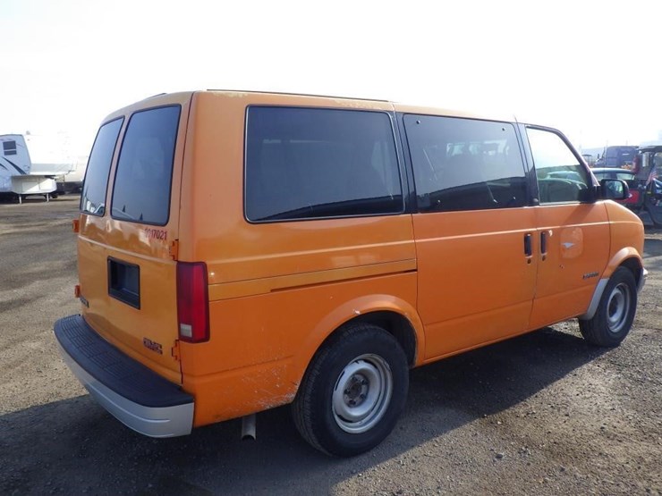 2000-gmc-safari-image-3