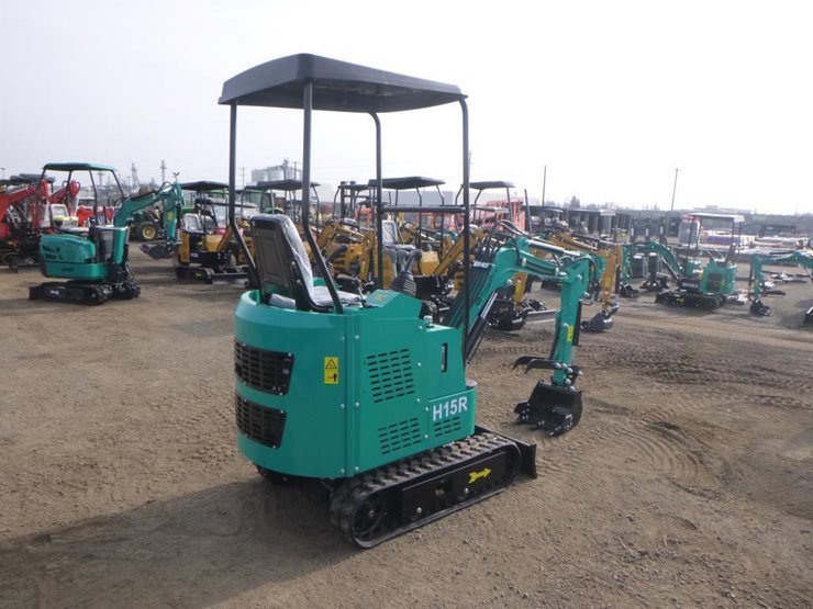 2025-agt-h15r-hydraulic-excavator-image-3