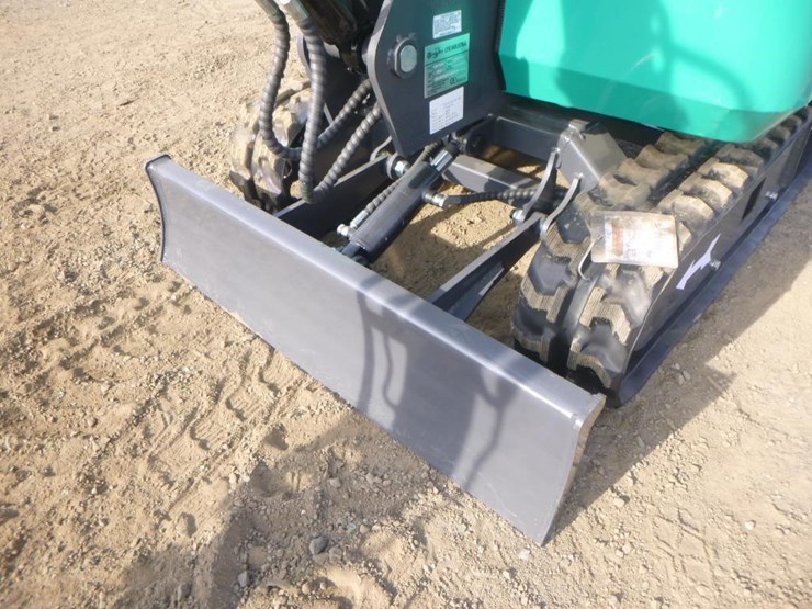 2025-agt-qk16r-hydraulic-excavator-image-15