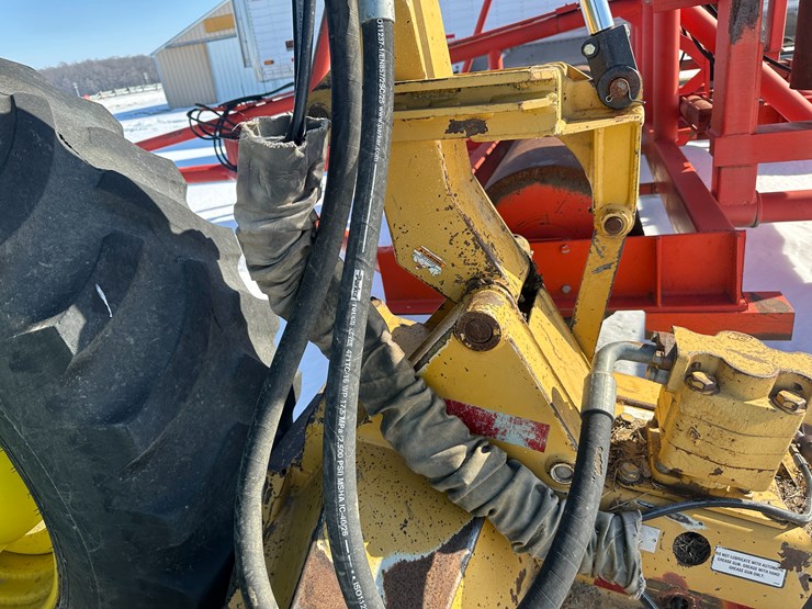 2014-john-deere-6105m-image-44