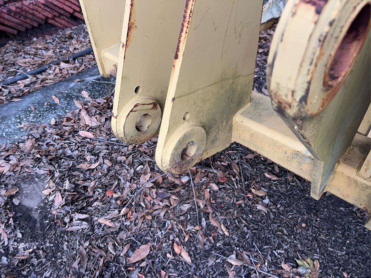 96”-wide-pallet-forks-image-5