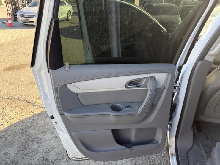 2017-chevrolet-traverse-image-21