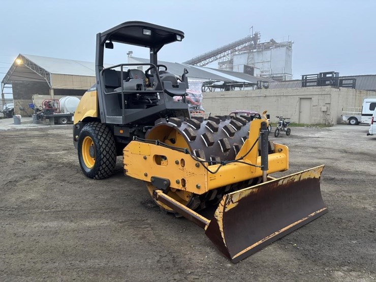 2013-volvo-sd75-image-2