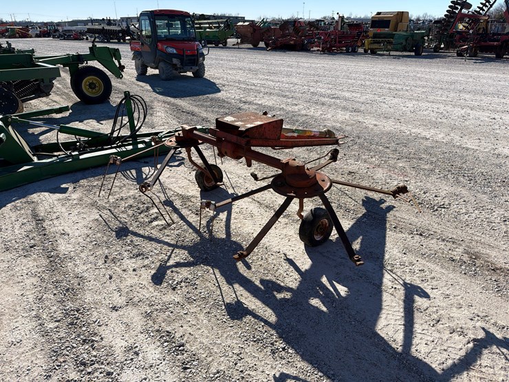 #210491-•-gehl-gt-310-tedder-image-2