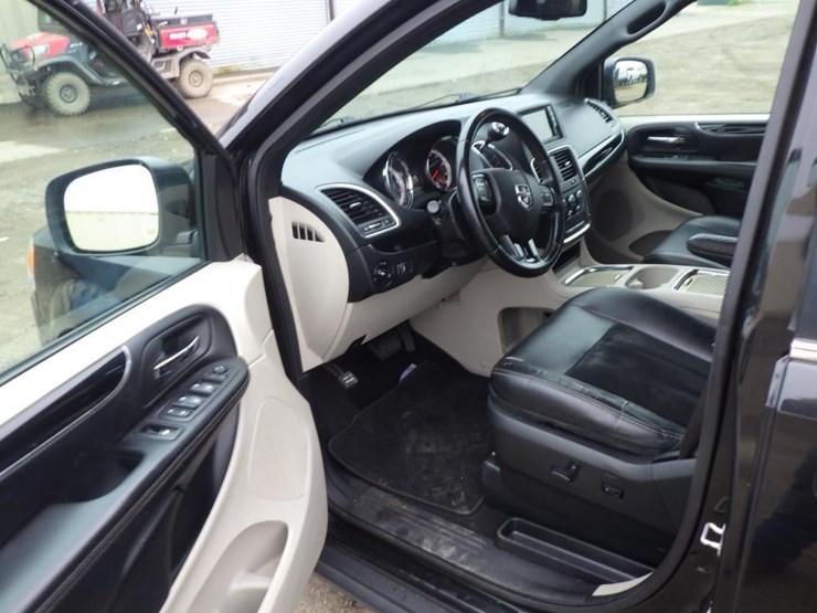 2017-dodge-grand-caravan-image-5