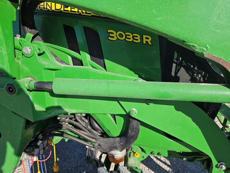 2023-john-deere-3033r-image-8