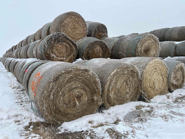 2025-john-deere-561m-image-4