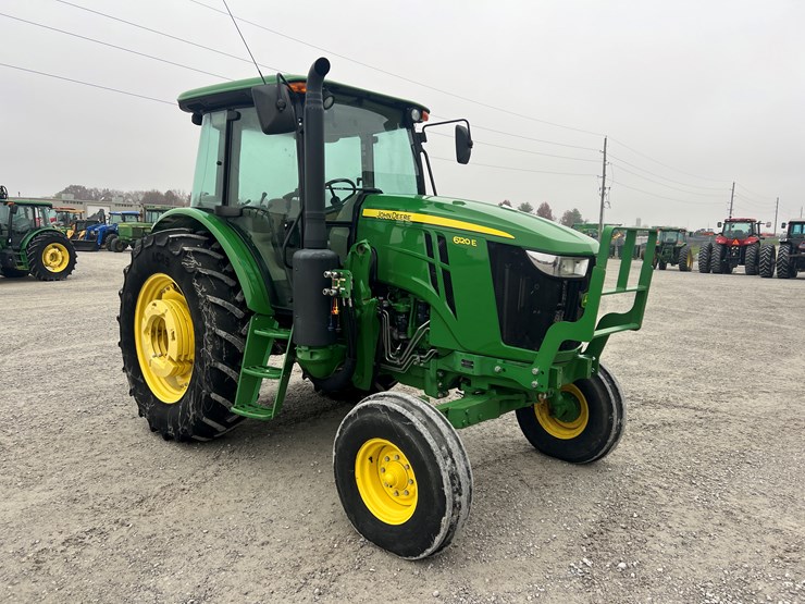 2015-john-deere-6120e-image-24