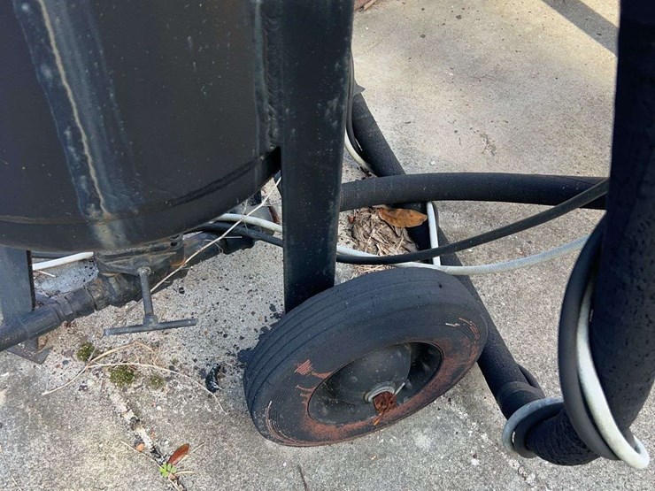 mobile-sand-blaster-and-rack-image-12