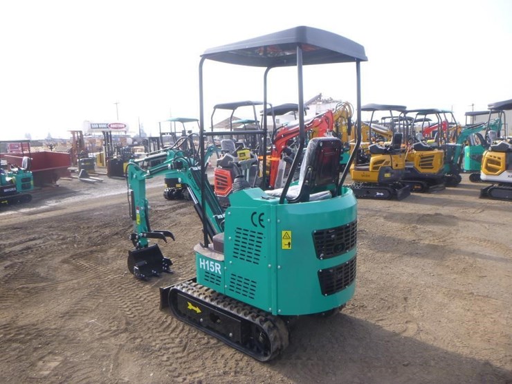 2025-agt-h15r-hydraulic-excavator-image-4