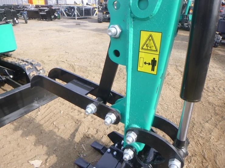 2025-agt-h15r-hydraulic-excavator-image-12