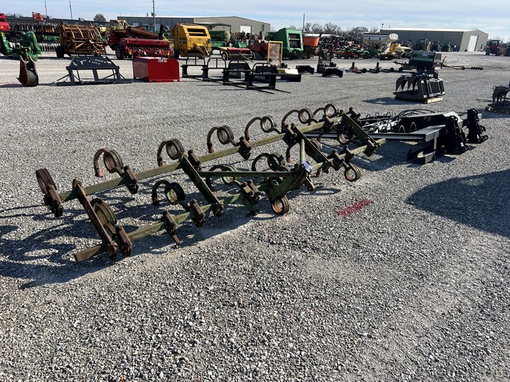 #208738-•-john-deere-chisel-rig-image-1