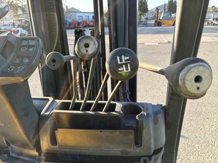 2008-yale-glc050vxnvse094-forklift-image-17