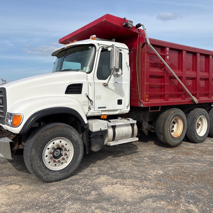 #31986 • 2007 MACK CV713 DUMP TRUCK