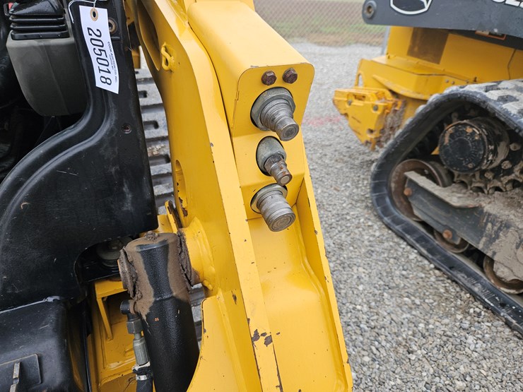 2020-caterpillar-239d3-image-6