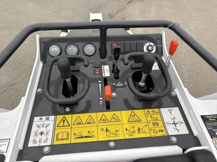 2025-bobcat-mt100-image-24