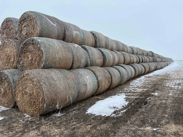 2025-john-deere-561m-image-15