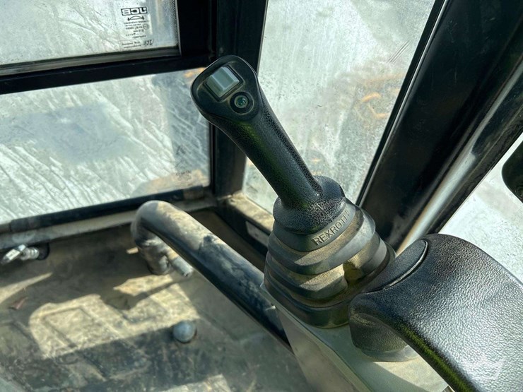 2010-jcb-3cx-image-17