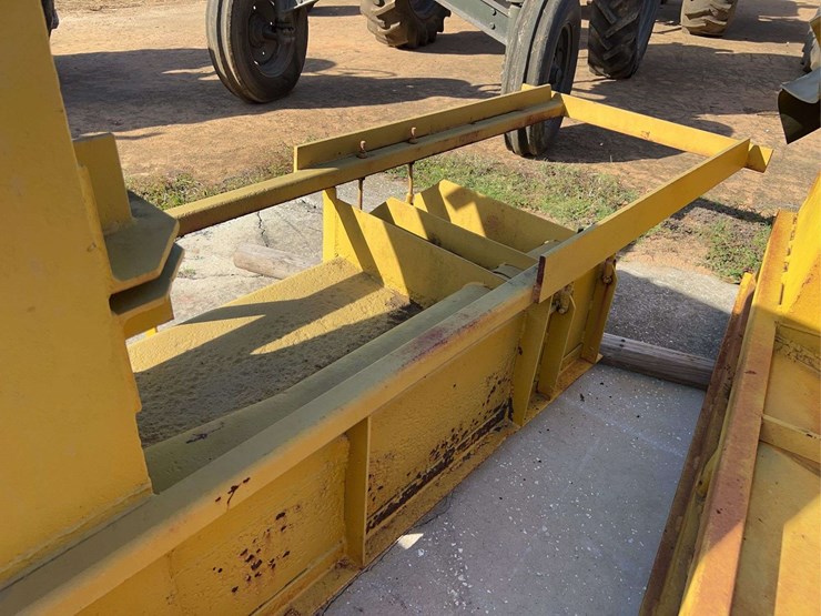 (3)-belt-elevator-funnel-bins-image-16