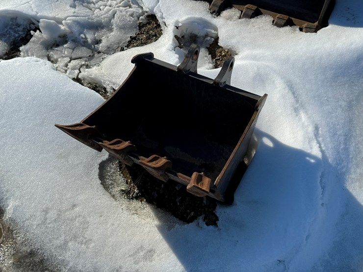 #70-•-volvo-bucket-inv#-35082-image-1