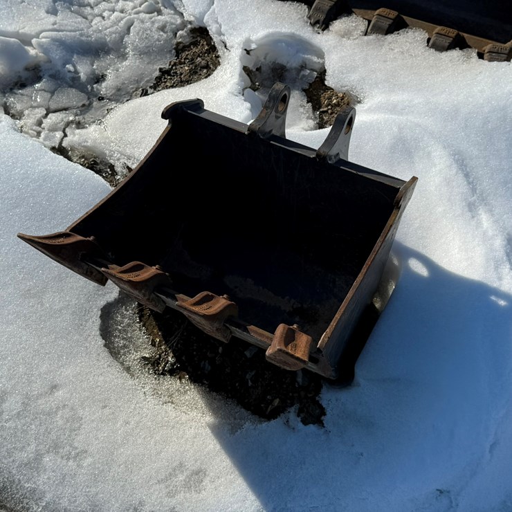 #70 • Volvo Bucket Inv# 35082