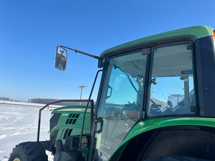 2014-john-deere-6105m-image-22