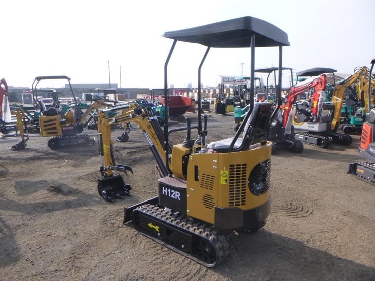 agt-h12r-hydraulic-excavator-image-4