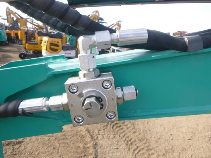 2025-agt-qk16r-hydraulic-excavator-image-14