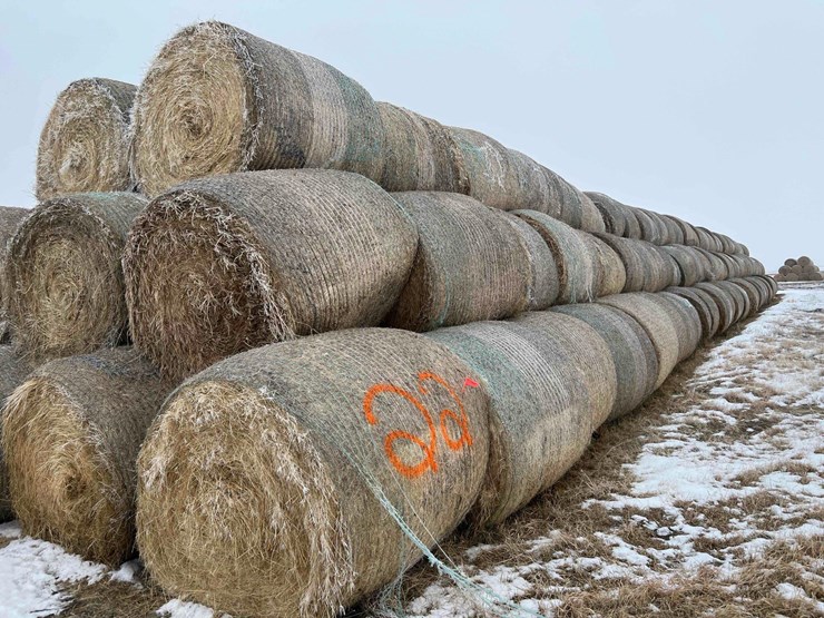 2025-john-deere-561m-image-1