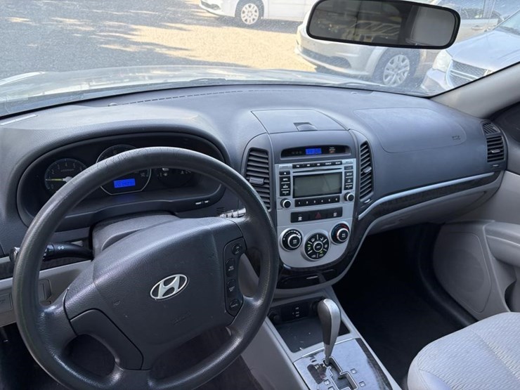 2009-hyundai-santa-fe-gls-image-12