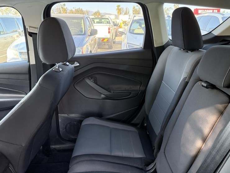 2014-ford-escape-image-15