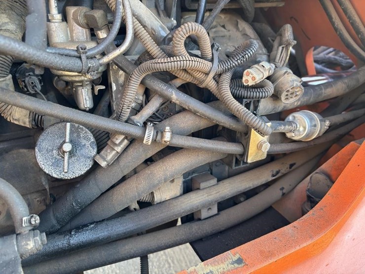 2005-jlg-8042-image-44