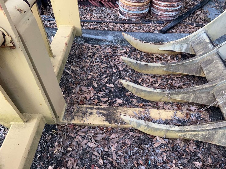 96”-wide-pallet-forks-image-10