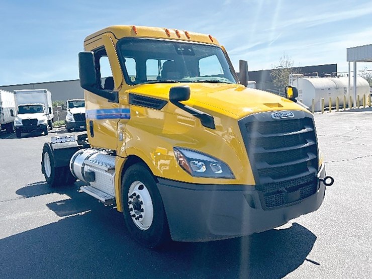 2022-freightliner-cascadia-126-image-1