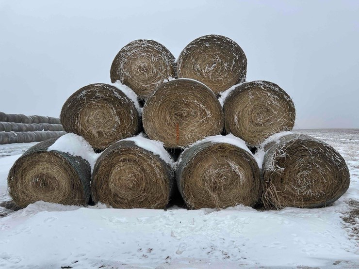 2025-john-deere-561m-image-7