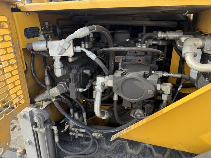 2016-volvo-blaw-knox-pf-4410b-asphalt-paver-image-49