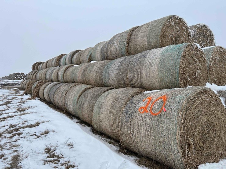 2025-john-deere-561m-image-3