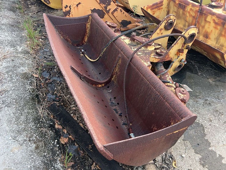 71”-hydraulic-bucket-image-2