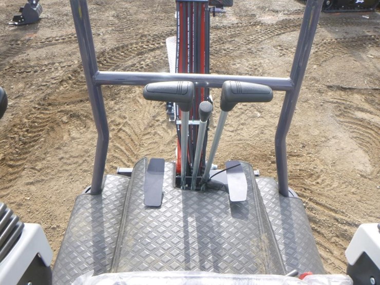 2025-agt-mx15rx-hydraulic-excavator-image-21