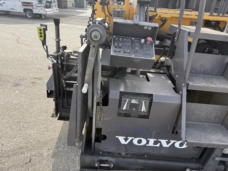 2016-volvo-blaw-knox-pf-4410b-asphalt-paver-image-19