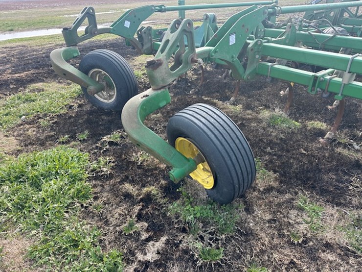 john-deere-2210-image-11