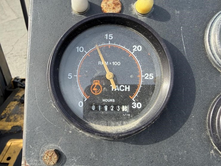 2016-volvo-blaw-knox-pf-4410b-asphalt-paver-image-13