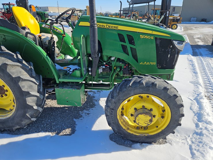 2023-john-deere-5050e-image-16