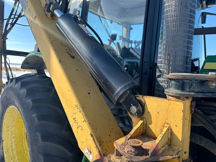 2014-john-deere-6105m-image-34