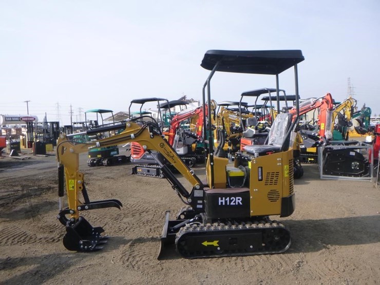 agt-h12r-hydraulic-excavator-image-5