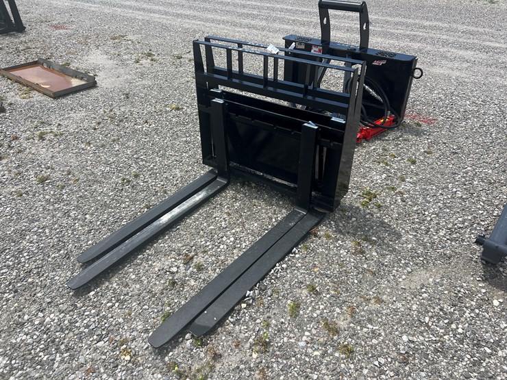 #202549-•-dingo-pallet-forks-image-1