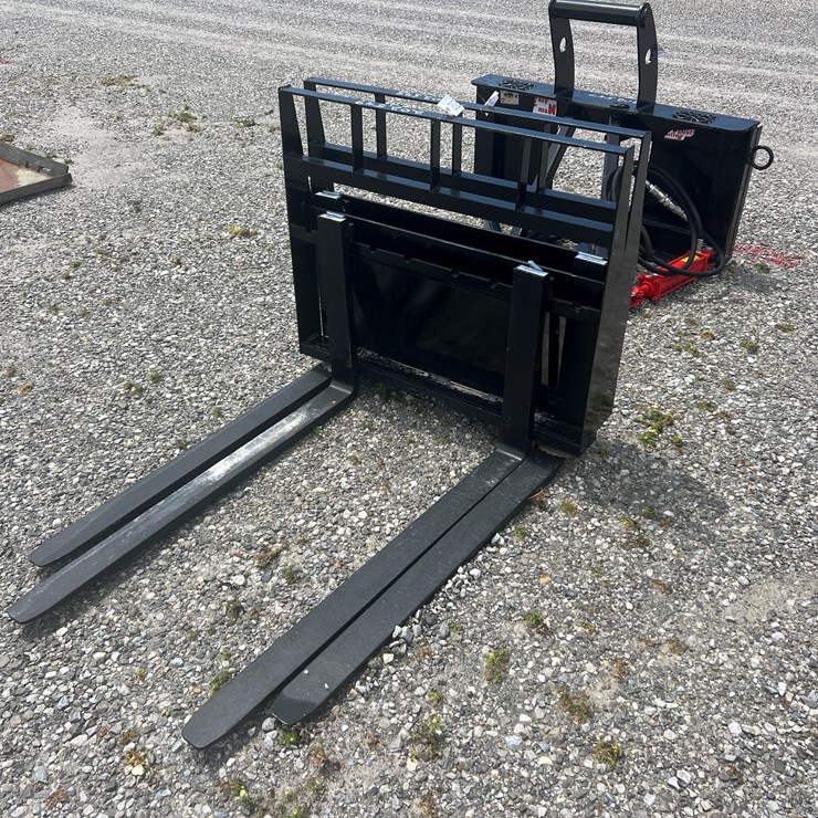 #202549 • Dingo Pallet Forks