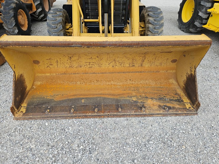 2015-caterpillar-420f-image-3