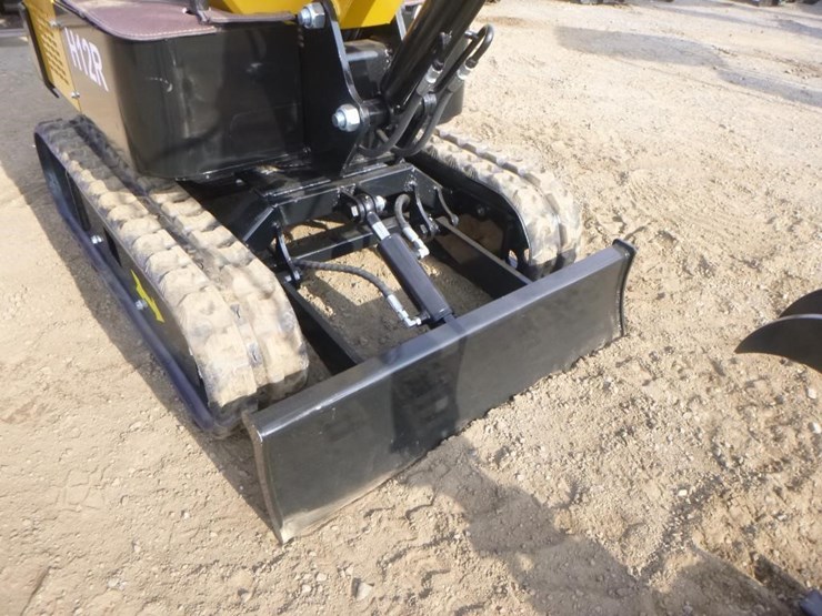 agt-h12r-hydraulic-excavator-image-16